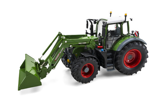 Fendt 724 Vario mit Frontlader Cargo 6.100