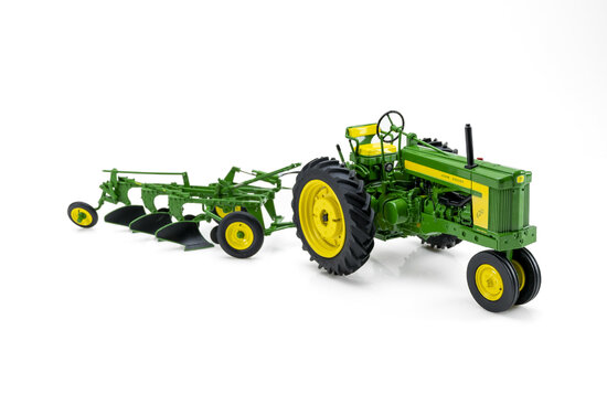 John Deere 620 mit Pflug JD 555 – Precision-Serie