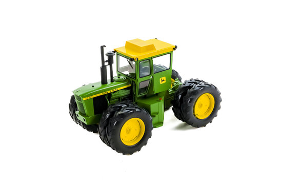 John Deere 7520