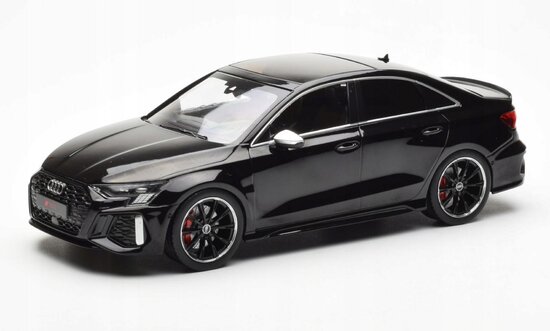 Audi RS3, Limuzína , metalická čierna, 2022