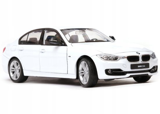 BMW 335i (F30), biela