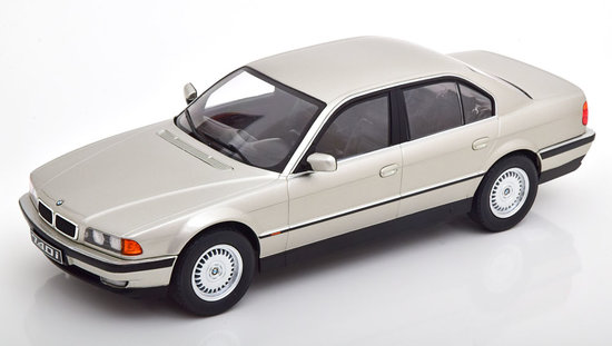 BMW - 7-SERIES 740i (E38) 1994 stříbrná metalická