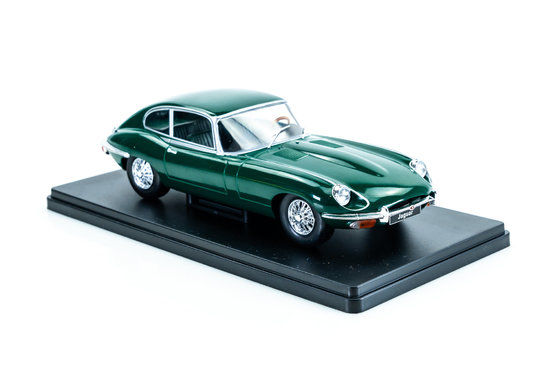 Jaguar E-Type, green