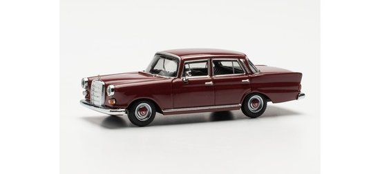 Mercedes-Benz 200 Fintail, vínovo červená