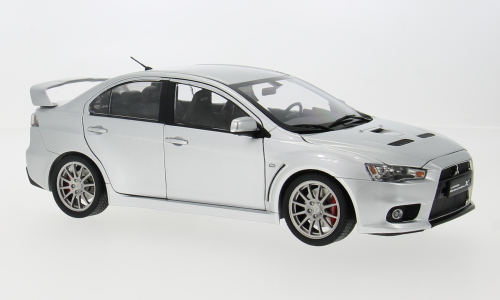 Mitsubishi Lancer Evolution X, strieborné