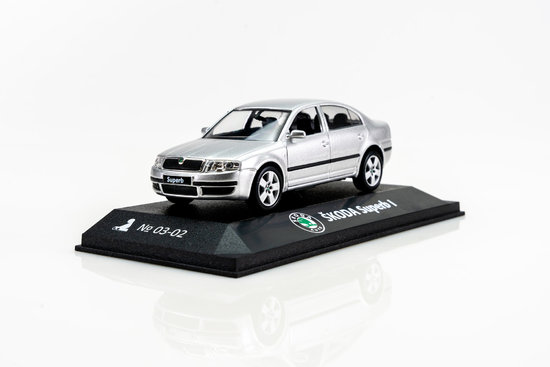 ŠKODA SUPERB 1:43 SILVER METALLIS