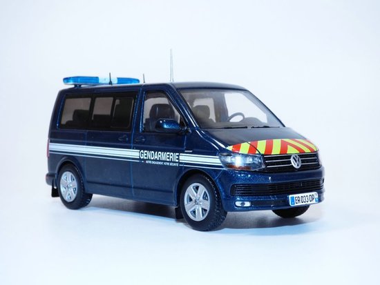  POLICE MINIBUS T6 2015