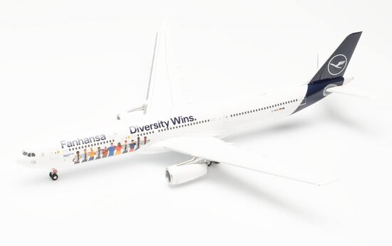 Airbus A330-300 Lufthansa  "Fanhansa"