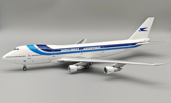 Boeing 737-900ER United Airlines 