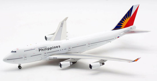 Philippine Airlines Boeing 747-400 with collector coin