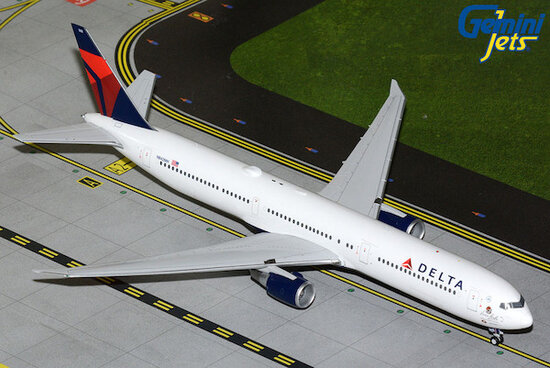Boeing 767-400ER Delta Air Lines "Vince Dooley"