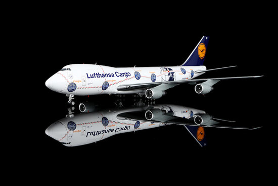 Boeing 747-200F Lufthansa Cargo "Service Revolution"