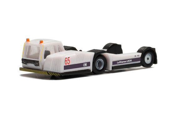 Lufthansa LEOS Goldhofer AST-2