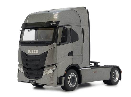 Iveco S-Way 4x2 šedá metalická