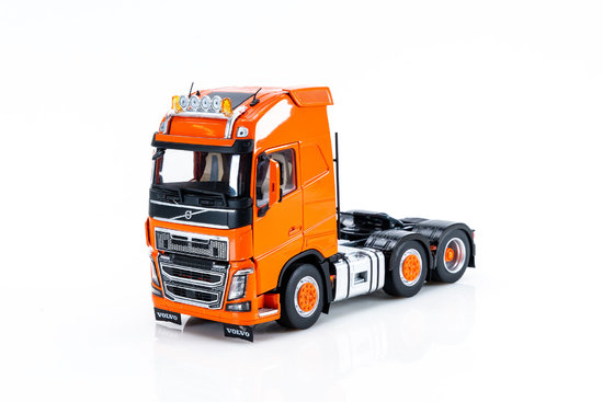 Volvo FH16 6x2 orange