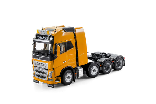 Volvo FH16 8x4 orange