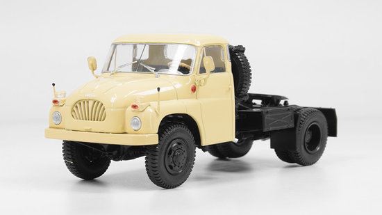 Tatra 138 NT 4x4 ťahač,  žlutá