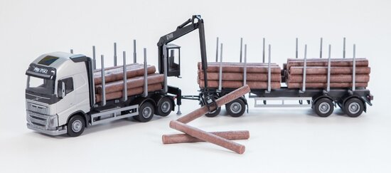 Volvo FH16 6x4 s  4-nápravovým Log Transport prívesom