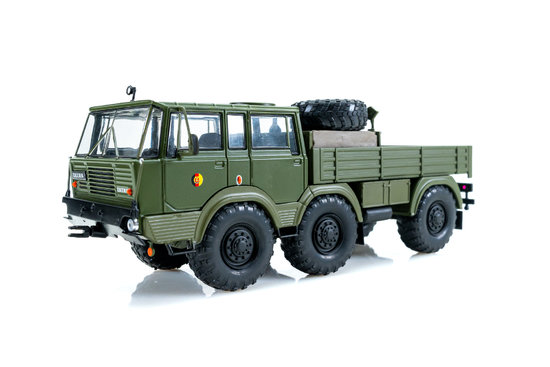 Tatra 813 6x6, olive greeen/white, NVA, 1968