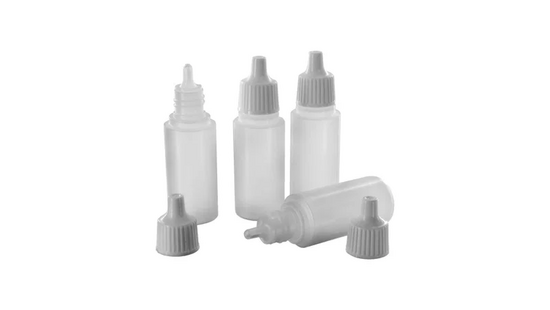 Set mit 4 Plastikflaschen und Deckeln
