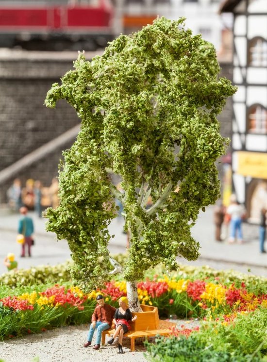 Baum mit Rundbank