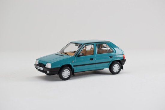 Škoda Favorit 136L hellblau - Blister