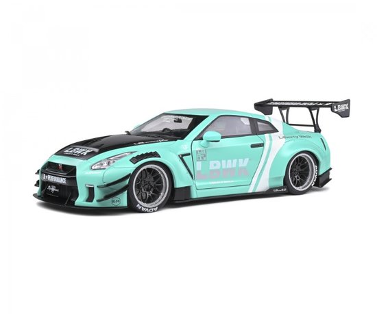 Nissan GTR R35 zelená