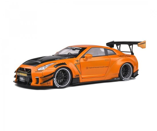 Nissan GTR R35 orange