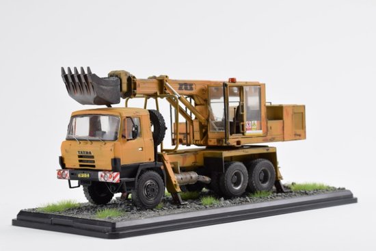 Tatra 815 UDS114 "ZTS" žltá patinovaná verzia + diorama 