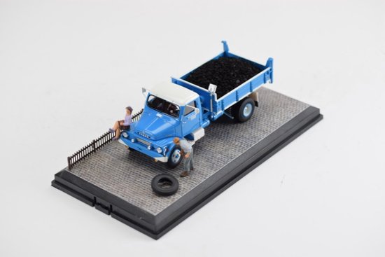 Diorama "Tire replacement" Praga S5T S3 "Tuning design"