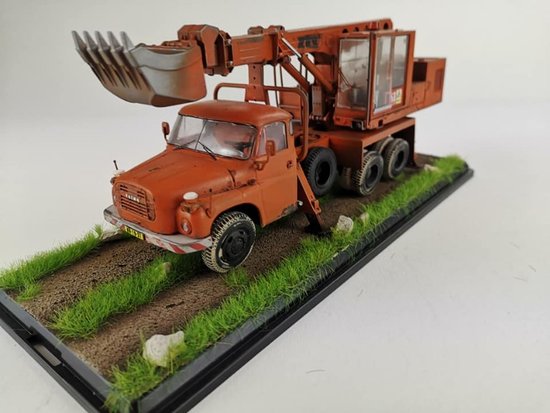 Tatra 148 UDS110 orange - Diorama