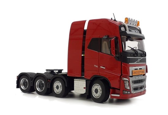 Volvo FH16 8x4 red