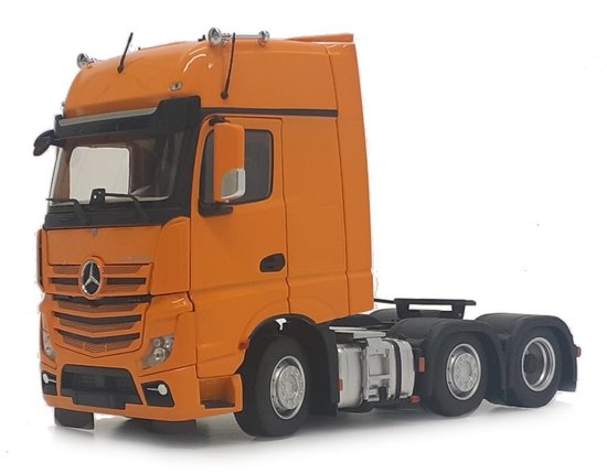 Mercedes-Benz Actros Gigaspace oranžová