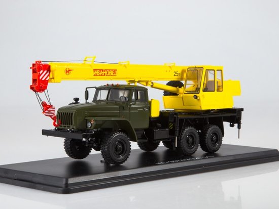 SSM1411 Truck crane KS-3574 (URAL-4320-31) „Ivanovets” /khaki-yellow/
