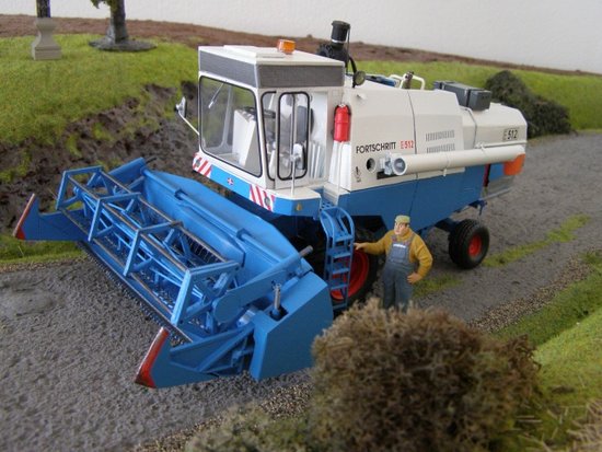Harvester FORTSCHRITT E 512 - new form