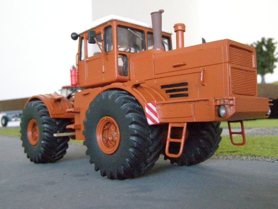 Traktor Kirovec K 700A