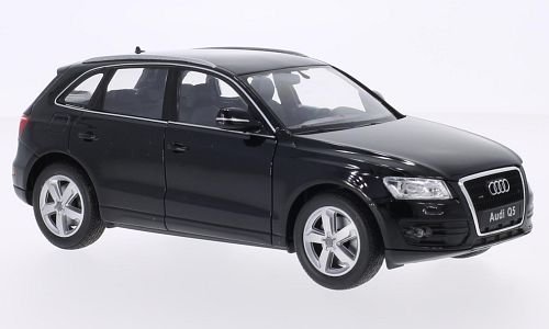 Auto Audi Q5, metalická čierna