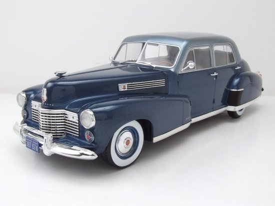 Cadillac Fleetwood Series 60 Special Sedan 1941 - dark and light metallic blue 1941