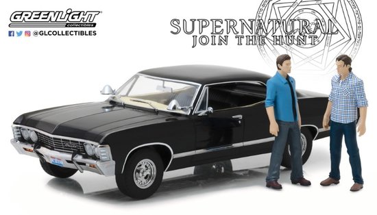 Chevrolet Impala Supernatural 1967 Sport Sedan with Sam and Dean Figures - Artisan Collection