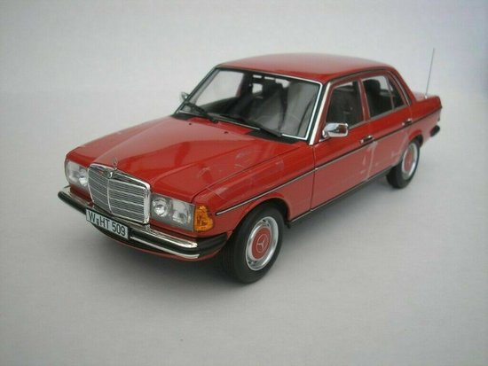 MERCEDES BENZ - E-CLASS 200E (W123) 1982 red color