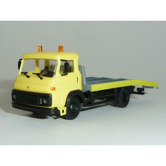 AVIA A31 - yellow car transport