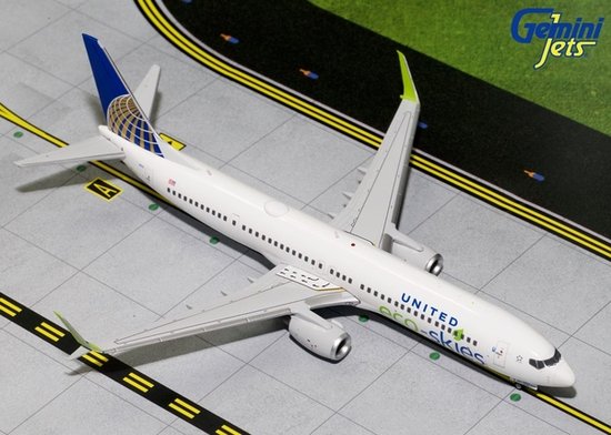 Boeing 737-900, United "Eco Skies"
