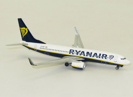 Boeing B737-800 Ryanair mit Antenne