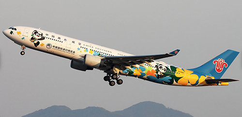 Airbus A330-300 China Southern Airlines "China International Import Expo" so stojančekom