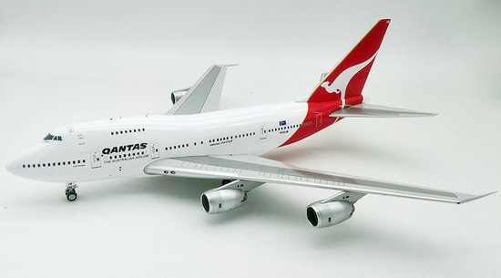 Boeing 747SP Qantas with stand