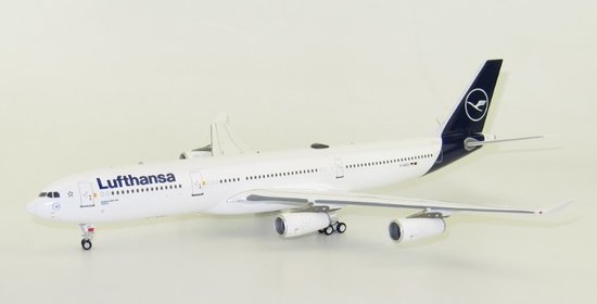 Airbus A340-313 - Lufthansa - new  colors