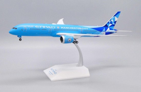 Boeing 787-9 Dreamliner Etihad Airways "Manchester City Livery" with stand