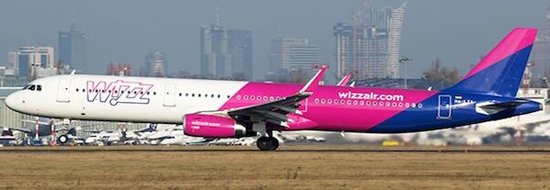Airbus A321 Wizz Air  s Antenou