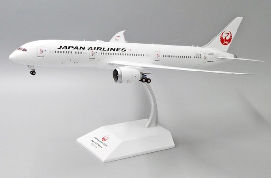 Boeing 787-9 Dreamliner Japan Airlines mit Halter