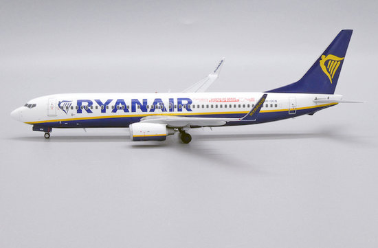 Boeing 737-800 Ryanair (Malta Air)  With Stand
